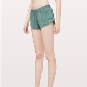 Lululemon, Hotty Hot Short 2.5
